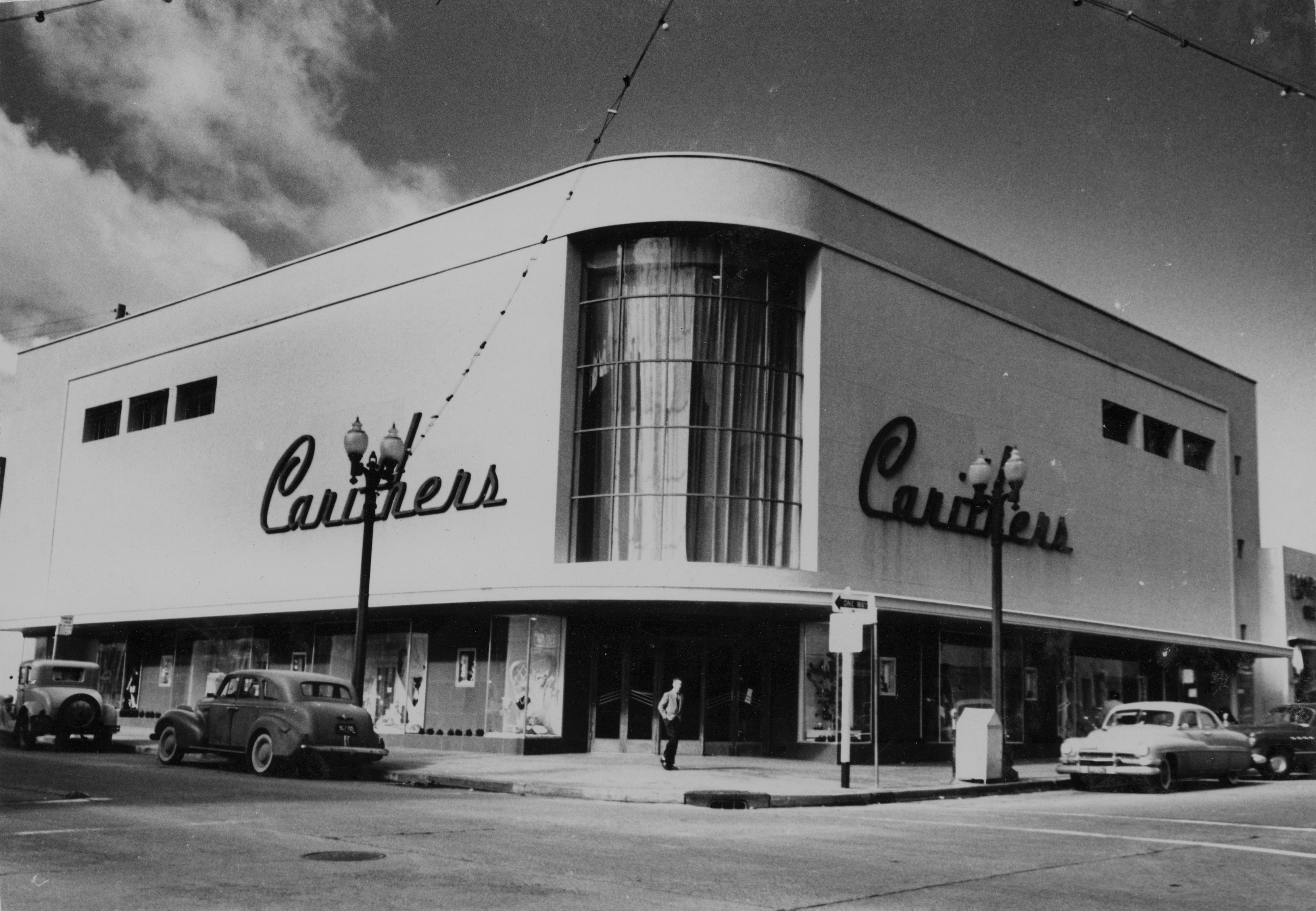 Photo: 1954 photo of Carithers department store at Western & Kentucky Streets