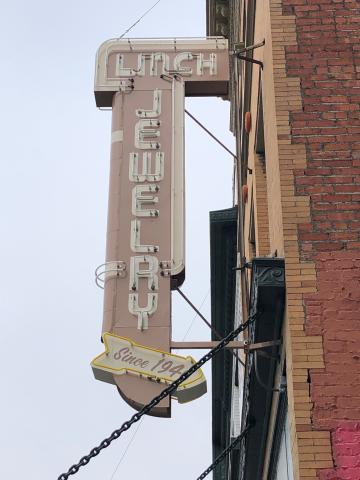 Linch Jewelry neon building sign
