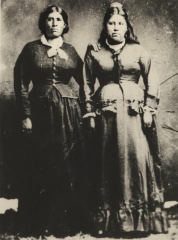 Antique photograph of the two Ynita sisters